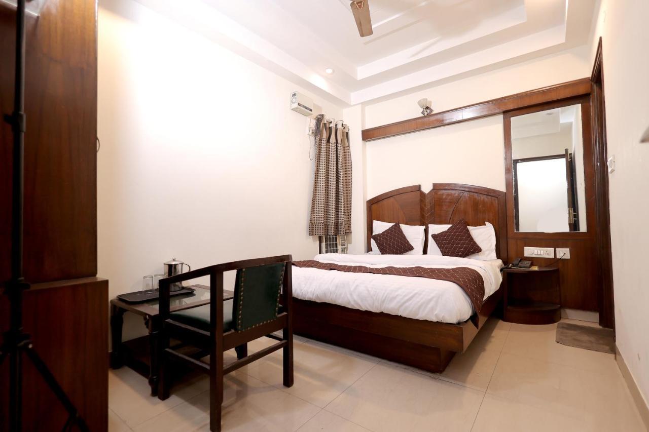 Gaylord International - 2* New Delhi